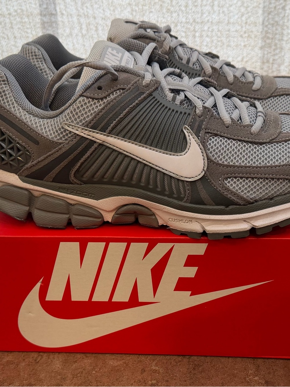 Nike Vomero 5 Men’s Grey and White Athletic Running Shoes